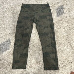 Camo Lululemon yoga pants